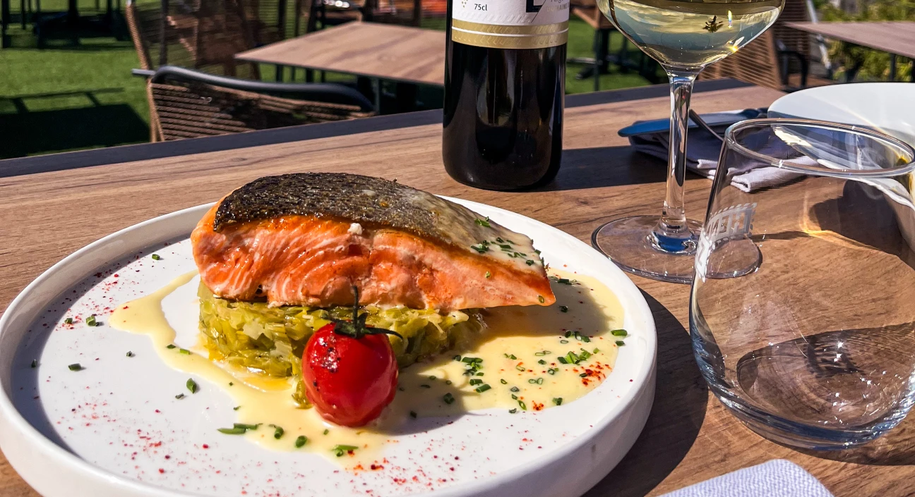 Filets de Perche à Genève : La Tour Carrée, L&rsquo;Incontournable Adresse au Bord du Lac