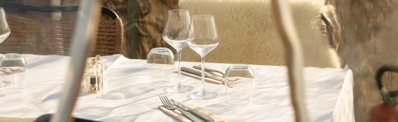 La Tour Carrée : L&rsquo;Expérience Incontournable de la Fondue à Genève, Entre Tradition et Vue Lacustre